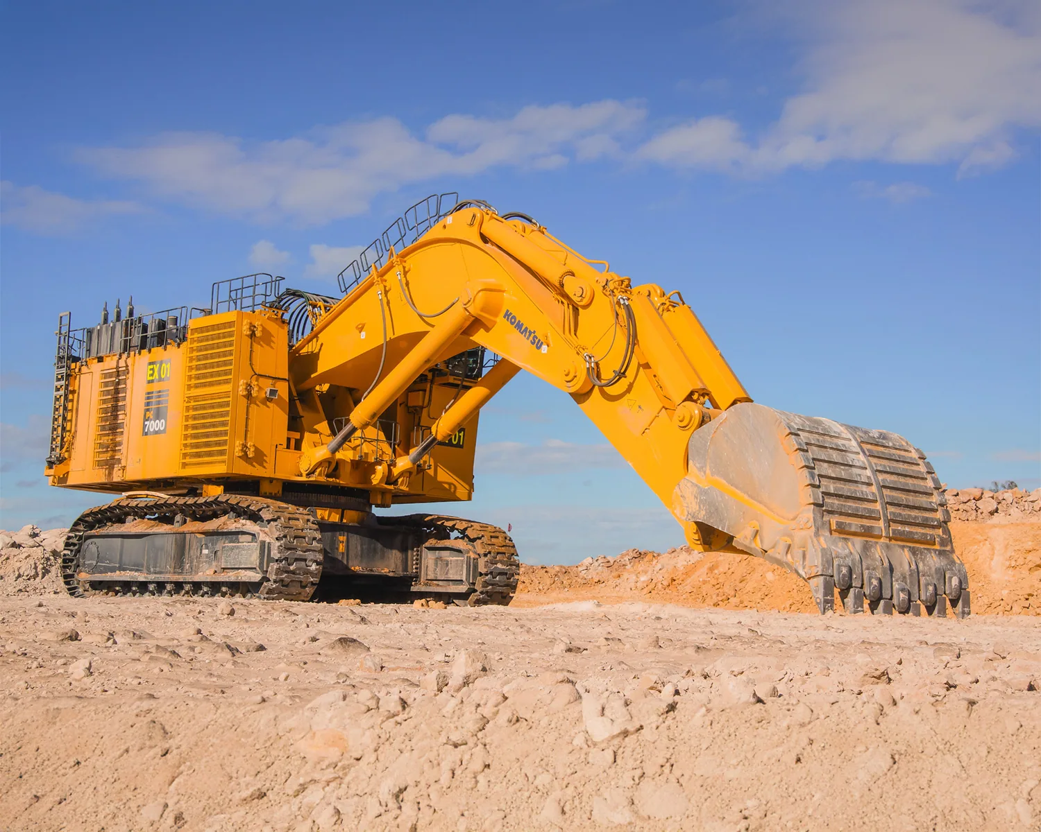 Exploring The Komatsu PC7000 Excavator Minetek