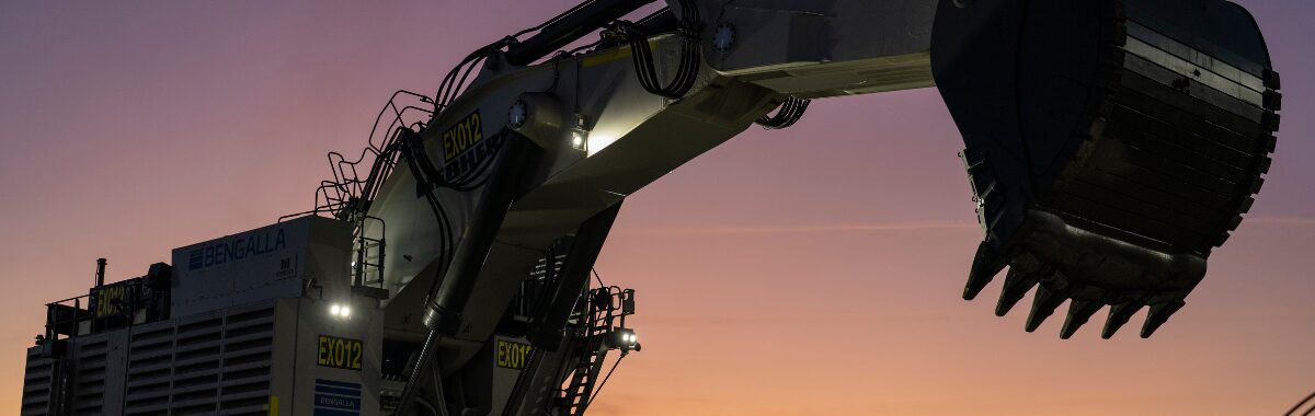 Mining excavator